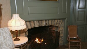Habitación, baño privado (Fireplace Room) | Tabla de planchar con plancha y wifi gratis 