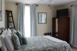 Habitación estándar, 1 cama Queen size, para no fumadores (Amon) | Baño | Amenidades de baño gratuitas, secadora de cabello, toallas