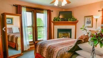 Down duvets, individually decorated, free WiFi