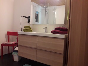 Hair dryer, towels, soap, toilet paper - Haus Moosbrugger - farm - apartment (Au)