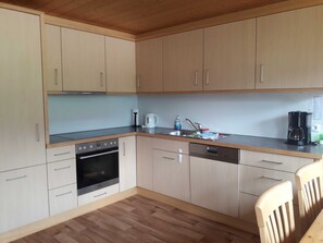 Fridge, oven, dishwasher, coffee/tea maker