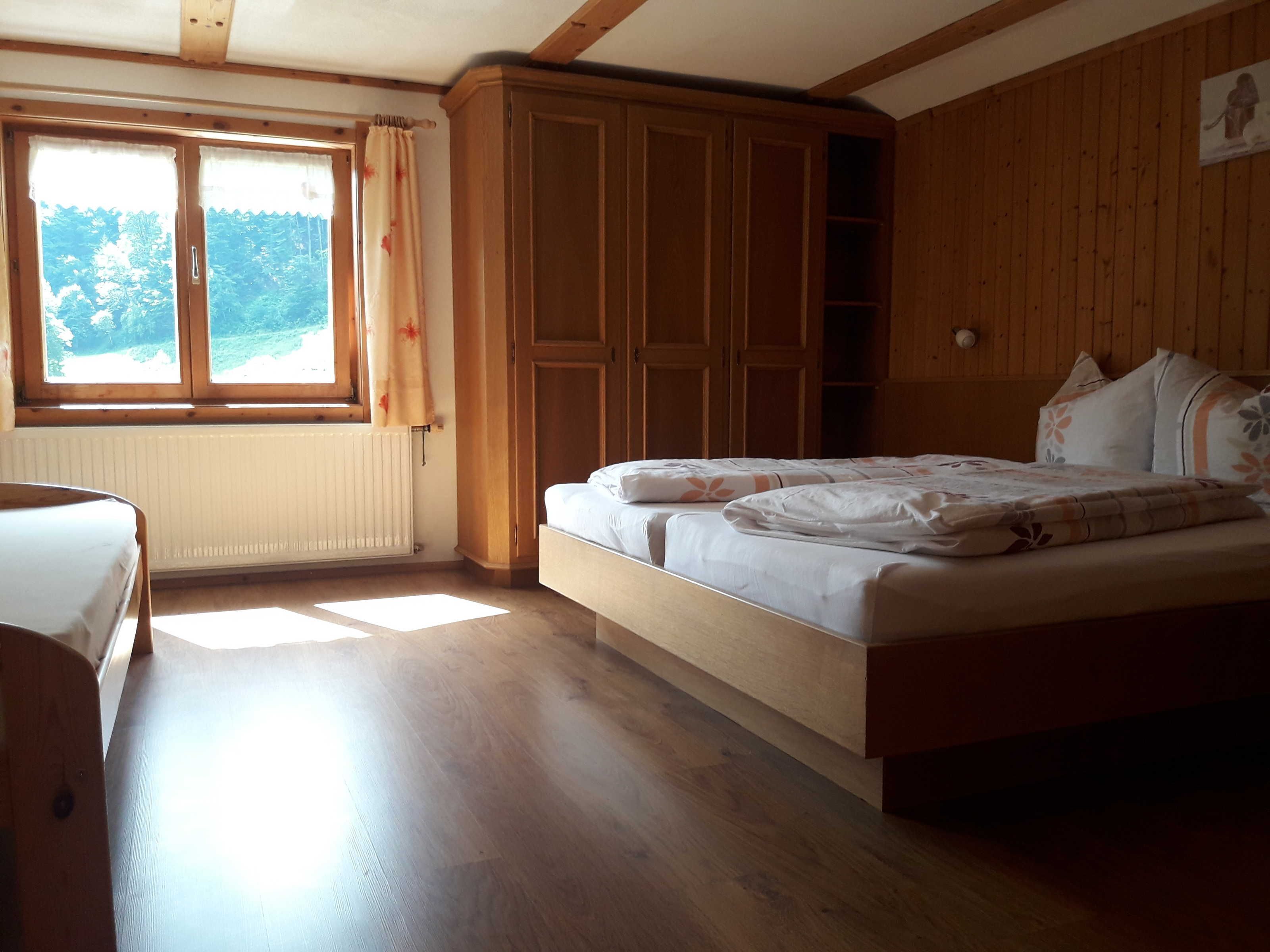 2 Schlafzimmer, Reisekinderbett, WLAN, Bettwäsche