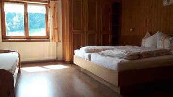 2 Schlafzimmer, Reisekinderbett, WLAN, Bettwäsche
