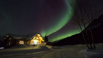 Log Cabin Wilderness Lodge - creekside luxury with sauna | Private kitchen | Fridge, microwave, stovetop, coffee/tea maker