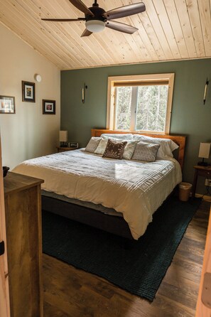 Hytte – deluxe, 1 soverom, fjellutsikt | Individuelt dekorert, individuelt innredet og skrivebord