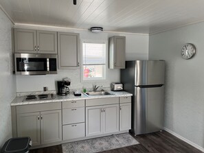 電冰箱、微波爐、爐台、咖啡機/沖茶器