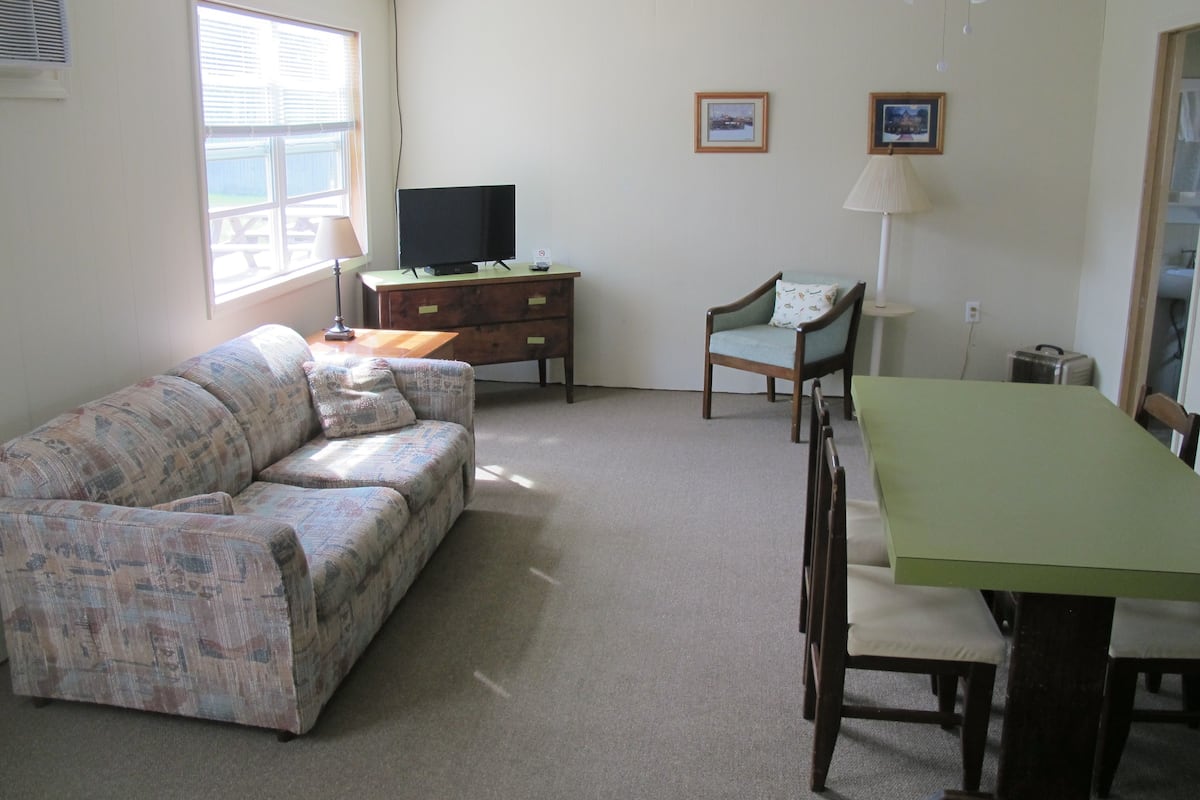 Standard Cottage, Multiple Beds, Non Smoking (Remodeled Cottages - 6 person max) | Living room | 43-inch TV with cable channels