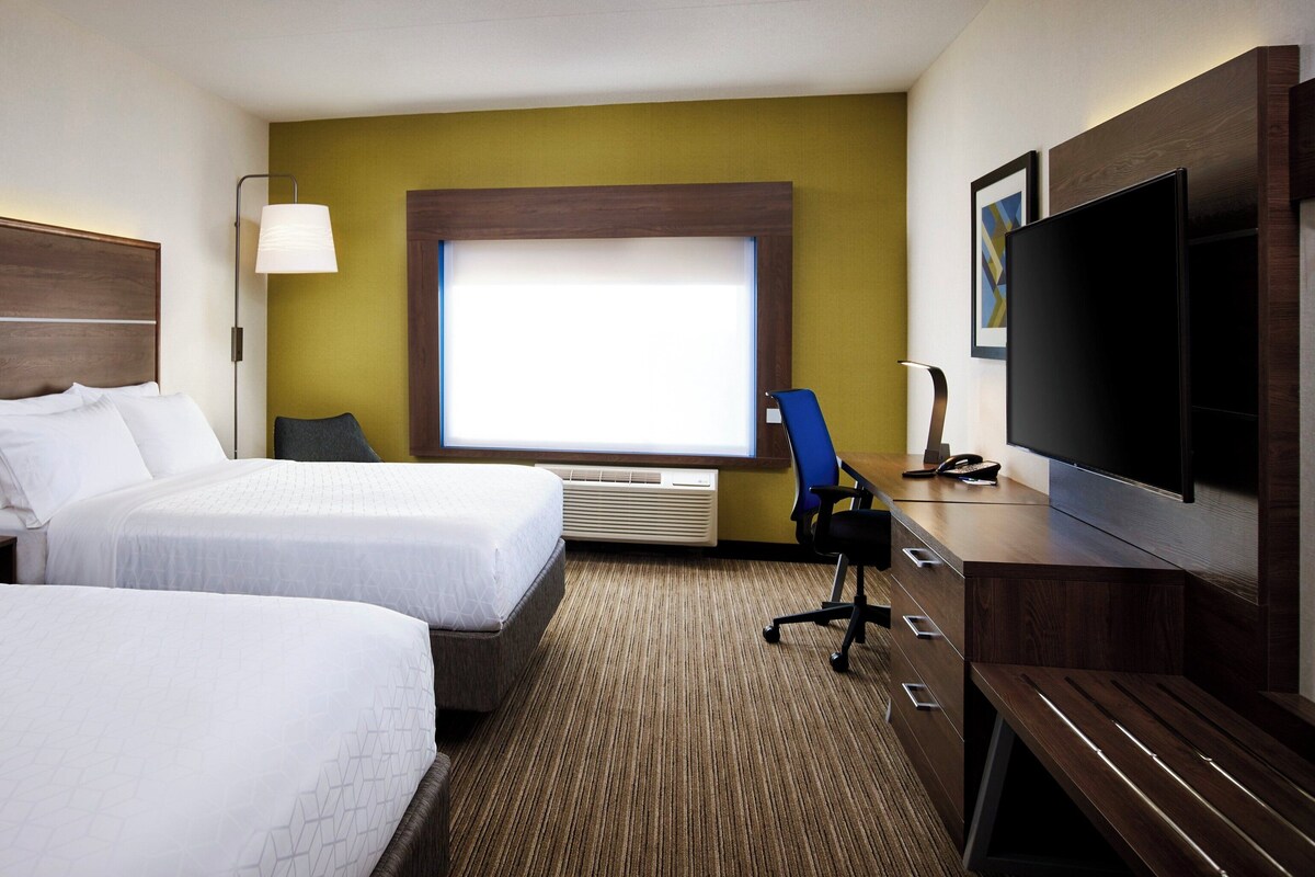 Standard Room, 2 Queen Beds, Accessible Bathtub (Mobil Tub) | Premium bedding, pillowtop beds, in-room safe, desk
