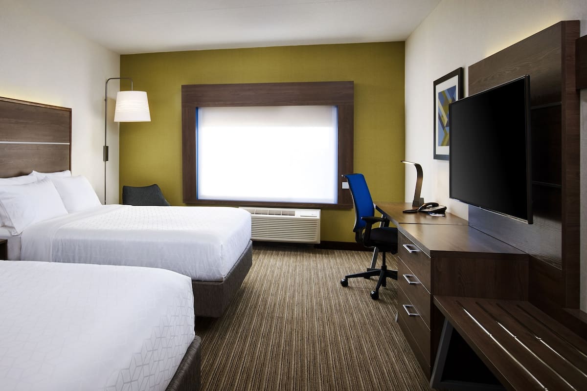Premium bedding, pillowtop beds, in-room safe, desk