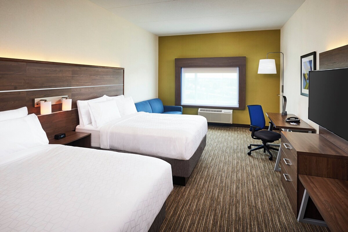 Suite, Multiple Beds (Extra Living Area) | Premium bedding, pillowtop beds, in-room safe, desk