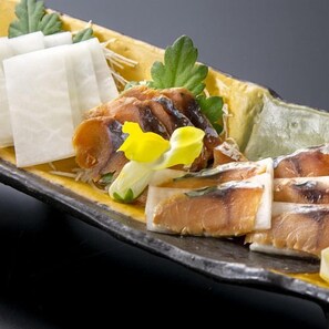 A dish with various seafood and vegetables. - Hokuriku Awara Onsen Matsuya Sen Sen (Awara)