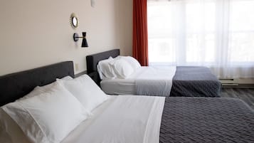 Doppelzimmer, 2 Queen-Betten | Bügeleisen/Bügelbrett, kostenloses WLAN, Bettwäsche