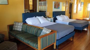 ルーム クイーンベッド 2 台 | アイロン / アイロン台、WiFi (無料)、ベッドシーツ