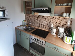 Réfrigérateur, micro-ondes, four