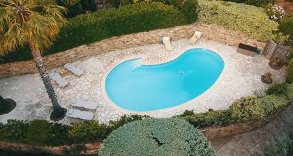 A charming villa 5 minutes walk from the Canadel beach