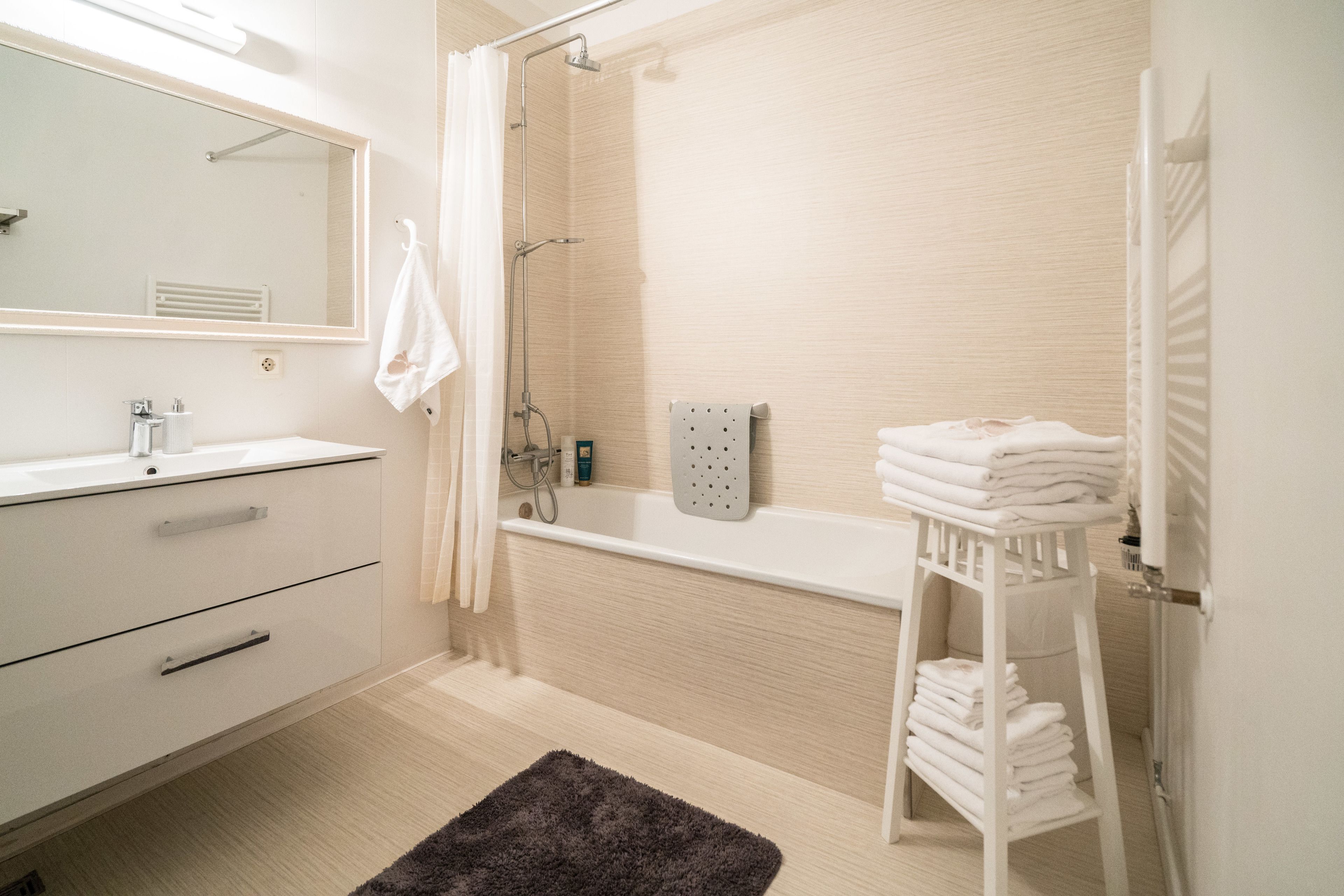 Studio Cao cấp, quang cảnh sông, sát bãi biển | Phòng tắm | Đồ dùng nhà tắm miễn phí, máy sấy tóc, khăn tắm 