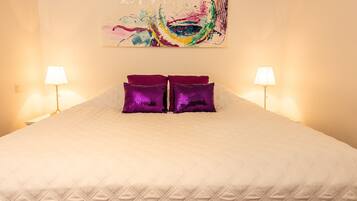 Luxury Apartment, 1 Bedroom, River View, Oceanfront | Extra beds