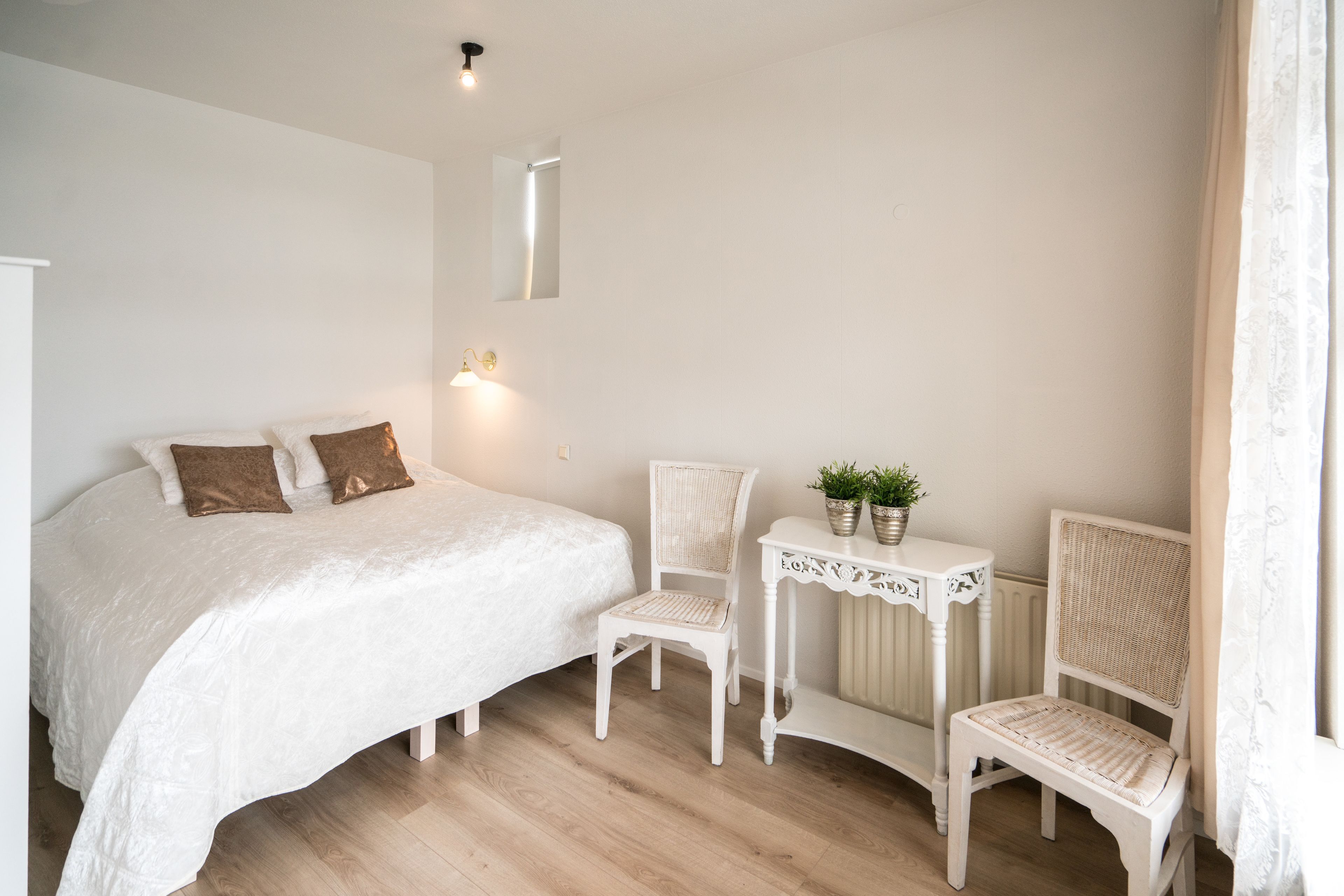 Estudi de luxe, vistes al riu, primera línia de mar | Roba de llit d'alta qualitat i planxa i posts de planxar 