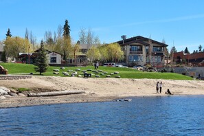 Exterior - Plush condo w/ gas fireplace - walk to lake beaches, golf & Ponderosa State Park (McCall)