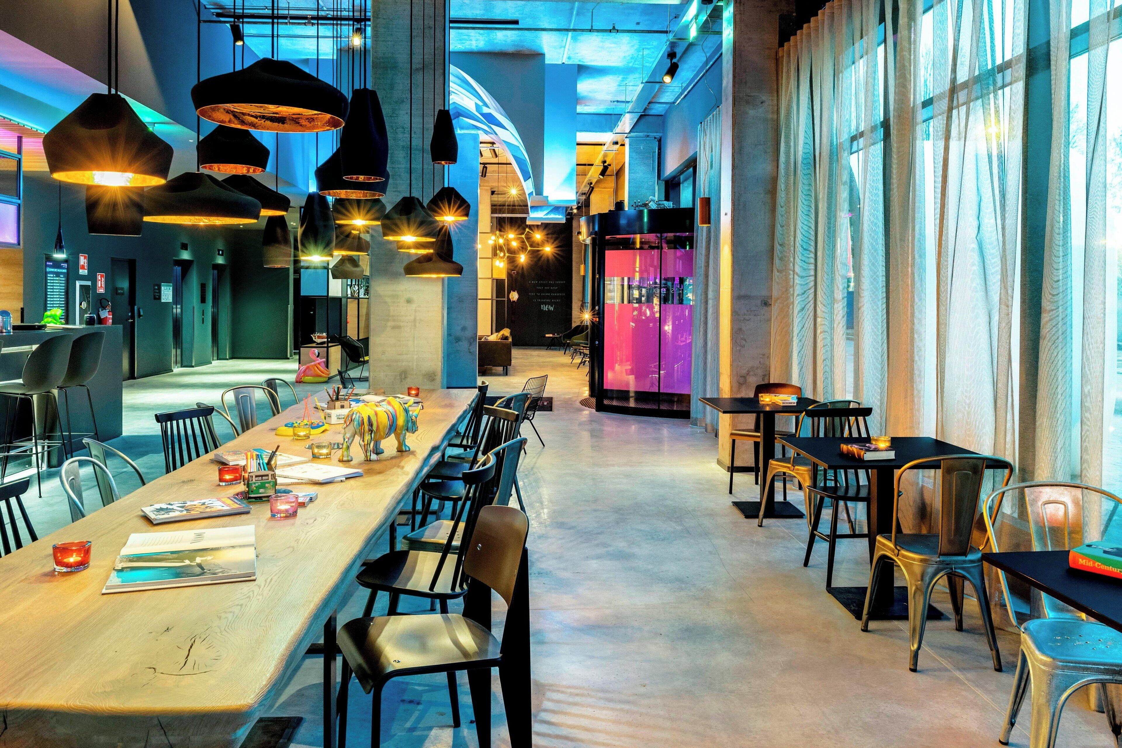 42 インチの薄型テレビ (ケーブル放送視聴可)、テレビ