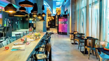 Télévision à écran plat de 42 pouces avec chaßnes par cùble, télévision