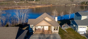 Wapato Lake Retreat-Sleeps 6, Waterfront and dock!