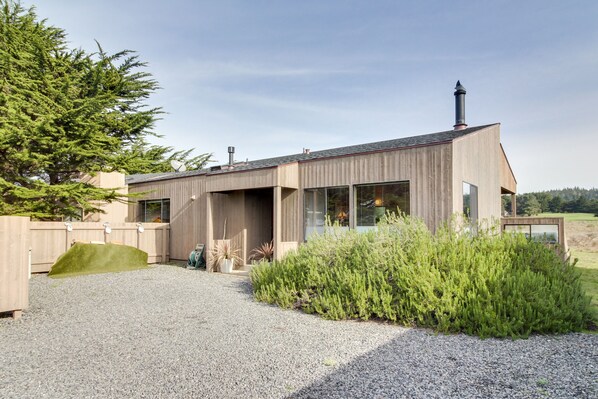 Exterior - Dog-friendly home with ocean & golf views (Sea Ranch)