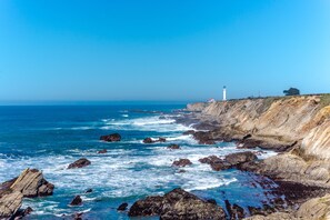 Beach nearby - Dog-friendly home with ocean & golf views (Sea Ranch)