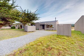 Exterior - Dog-friendly home with ocean & golf views (Sea Ranch)