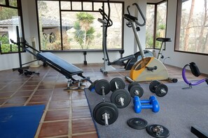 Gym. - Villas Located Two Miles From The Equator In The Middle Of The World!!! (Quito)