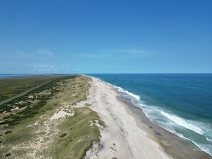 On the beach - OBX Beach House + Bikes-Paddle Boards-Kayaks-Beach Chairs-Great Fishing! (Rodanthe)