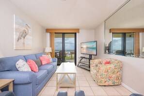 Flat-screen TV, stereo