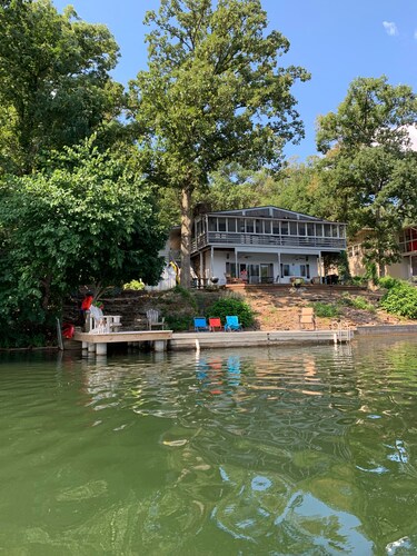 Arkansas Lakeside Stay-cation! Relax,Bike,Golf,Kayak,Swim or Chat by the Fire!