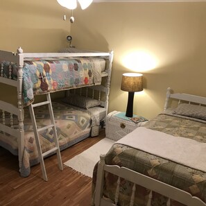 4 Schlafzimmer, Bügeleisen/Bügelbrett, Reisekinderbett, kostenloses WLAN