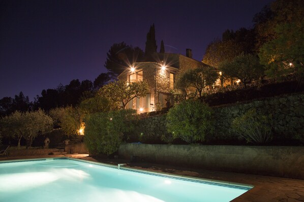 Piscina all'aperto, una piscina riscaldata