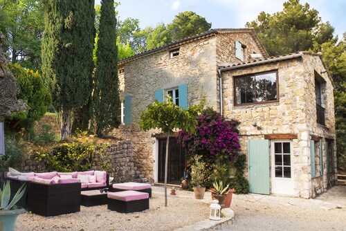 FORMER MAS RESTORED 3 AIR CONDITIONED BEDROOMS LARGE HEATED POOL