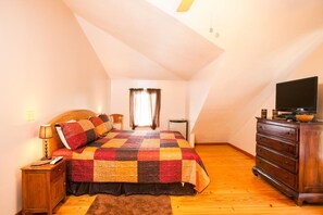 4 Schlafzimmer, Zimmersafe, Schreibtisch, Bügeleisen/Bügelbrett
