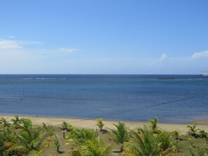 On the beach, beach towels - Ocean front, 100 steps from the beach, awesome view! 5 Bed/4 Bath+King Bed Loft (Sandy Bay)