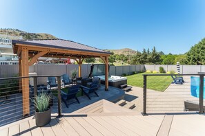 Terrace/patio - Lake Chelan Vacation Rental with private pool and hot tub, sleeps up to 12 (Chelan)