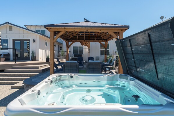 Bain à remous extérieur