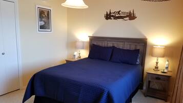 3 bedrooms, iron/ironing board, travel crib, WiFi (free)