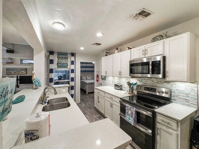 A block from beach * PRIVATE POOL* Bunk Room * Large Screened in hang out porch