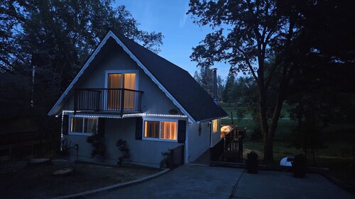 Par-Four Paradise ~ Golf Course Views. Your Escape to Yosemite. Guest Favorite!
