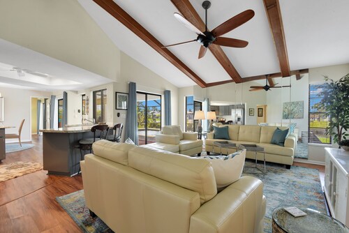 Beautiful Waterfront with Heated Pool - Extra wide canal - pet friendly
