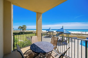 Outdoor dining - *WEEKLY SPECIALS!* Popluar 2 Bedroom with Reserved Parking @ Phoenix 5 (Orange Beach)