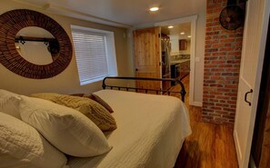 1 bedroom, iron/ironing board, WiFi, bed sheets - Cozy Luxury Remodel, Fantastic Backyard! Walk in 5 minutes to CSU/Old Town (Ft Collins)