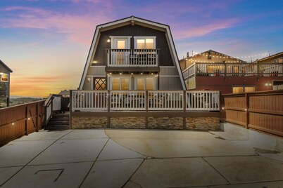 Ocean View Home  With Fun Deck & Just Steps To The Beach - Sleeps 10