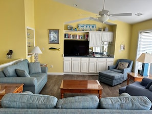 Smart TV, books - Seas the Day - the Most Beautiful House on the Beach!!! (Surf City)