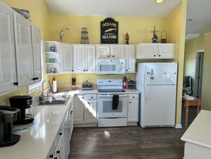 Fridge, microwave, oven, stovetop - Seas the Day - the Most Beautiful House on the Beach!!! (Surf City)