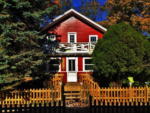Cutest Cottage Near Beach!  135 Summers Old!  Walk Everywhere!